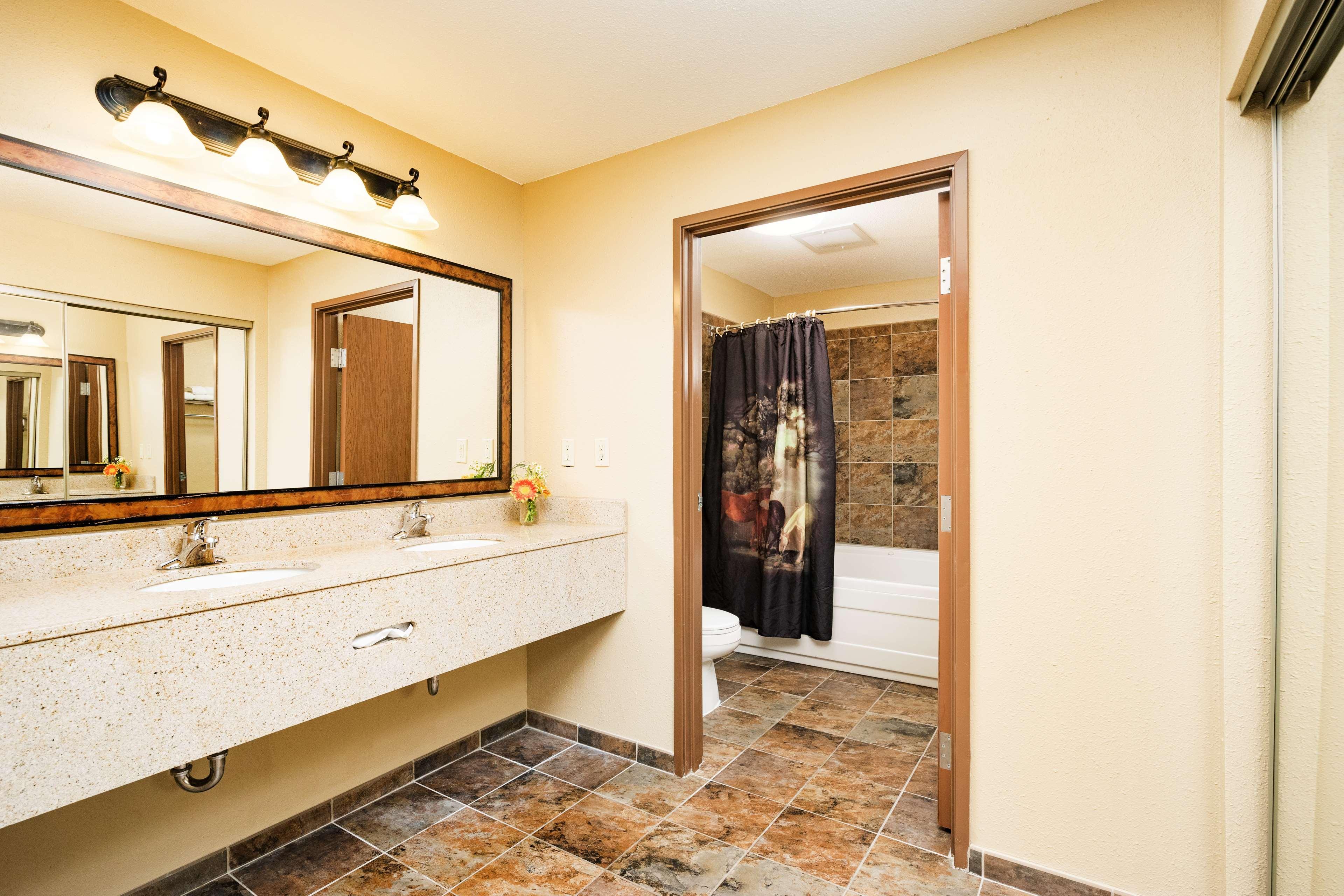 Best Western Plus Kelly Inn & Suites Билингс Екстериор снимка